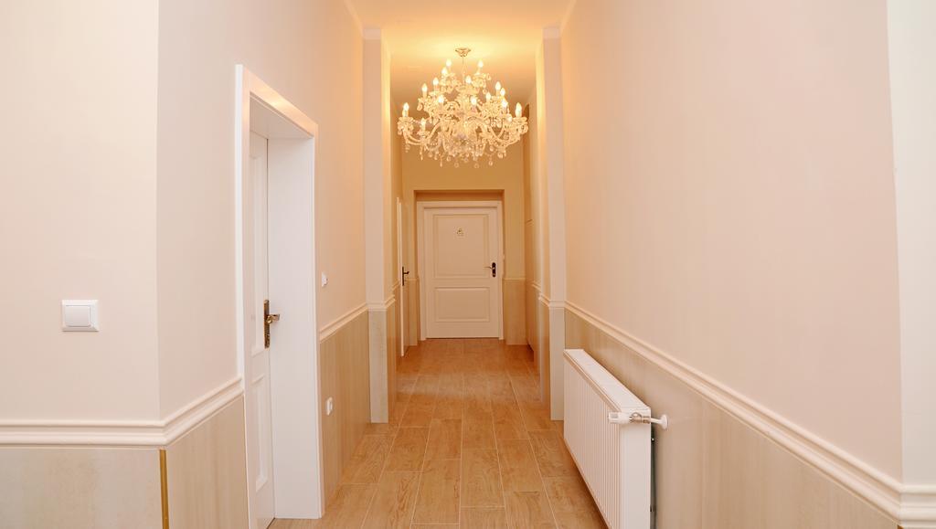 Flowers Zagreb Downtown Room photo